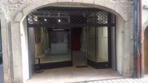 TOURNUS LOCAL COMMERCIAL A VENDRE environ 50 m2