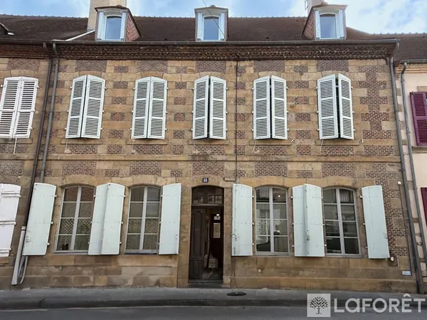 Belle demeure de caractère du XVIIIème dans quartier historique de MOULINS sur ALLIER