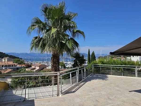 ** EXCLUSIVITE ** Vue Mer Panoramique** Maison de type 5 **Dépendance** Saint-Mandrier (83430)**