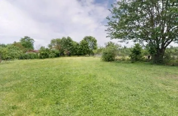 Terrain 2100 m²