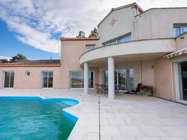 Maison 9 pièces 320 m²