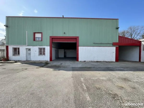 Hangar industriel