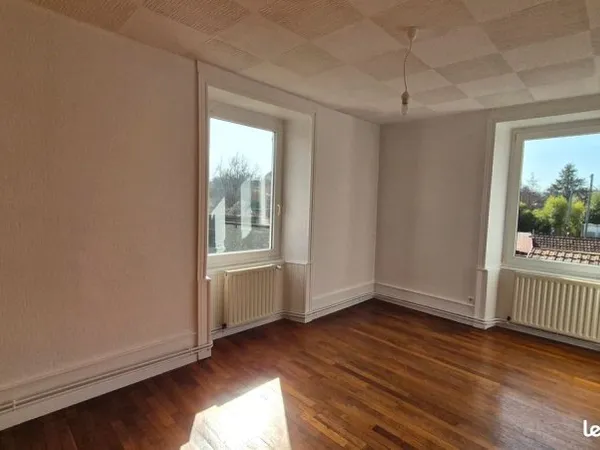 F3 appartement dans maison particulière 1er étage