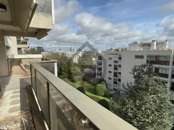 APPARTEMENT FAMILIAL DE 122 M² AVEC 40 M² D'EXTERIEUR SUR LA COLLINE DE SAIN CLOUD