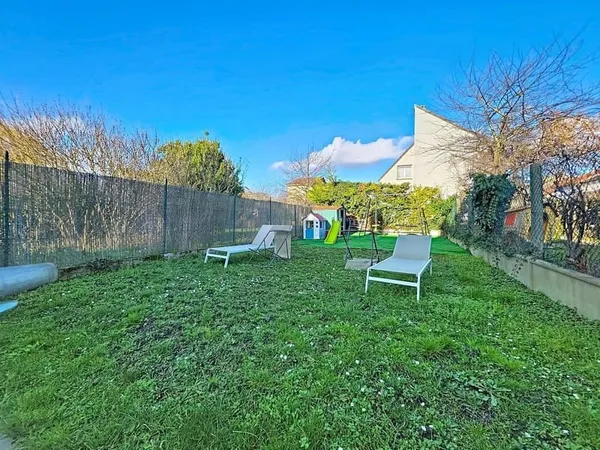 MAISON ANCIENNE 4 CHAMBRES AVEC JARDIN