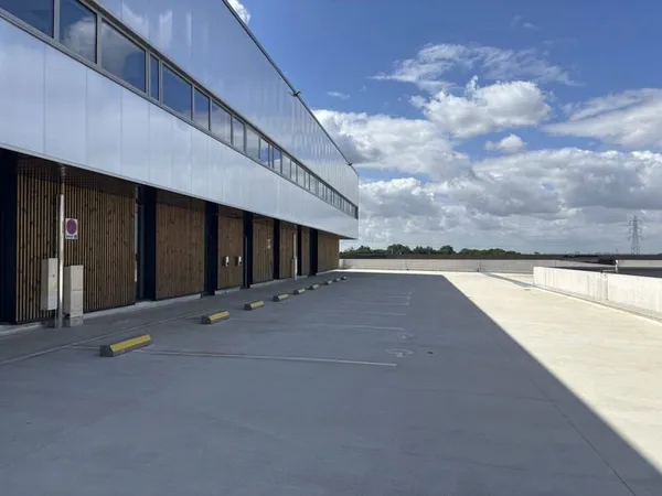 Entrepôt 5834 m²