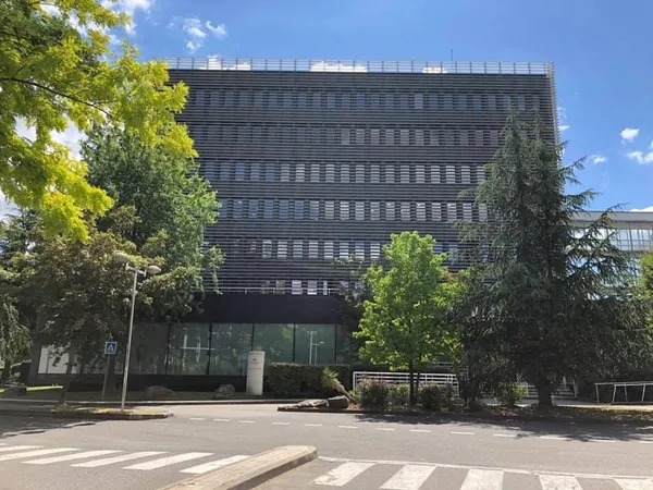 Bureaux 6 pièces 1559 m²
