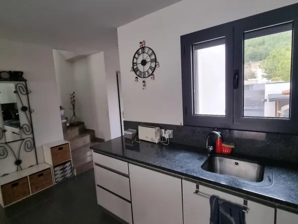SUPERBE MAISON DE VILLAGE, GARAGE ET TERRASSES