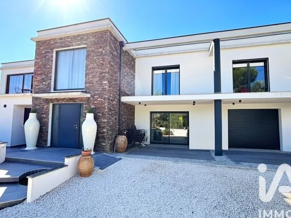 Maison 9 pièces 319 m²