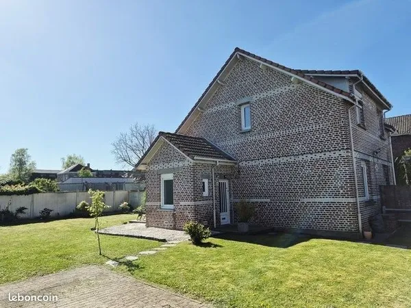Maison des mines rénovée, 2 chambres, garage, large passage, terrain de 428m²