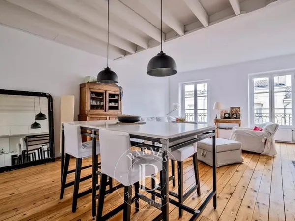 Bordeaux Tourny - Duplex rénové de 98 m² - Dernier étage