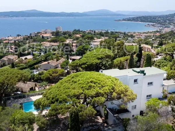Propriété de référence avec vue panoramique sur la mer - unique