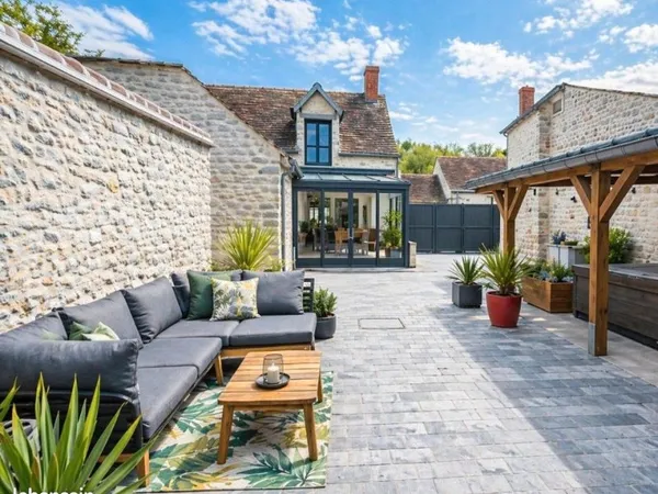 Maison de charme avec sa dépendance rénovées et isolées