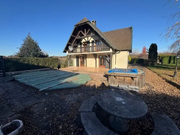 Maison Familiale Vue Dominante 247 M² 5 Chambres 3000 M² Terrain A Lure