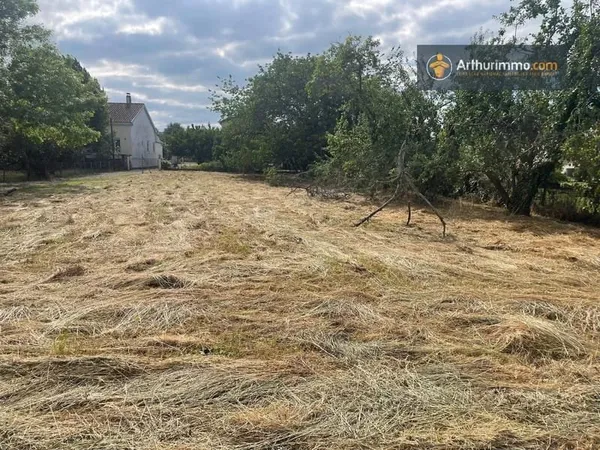 Terrain constructible, plat à vendre sur Laroque d'Olmes