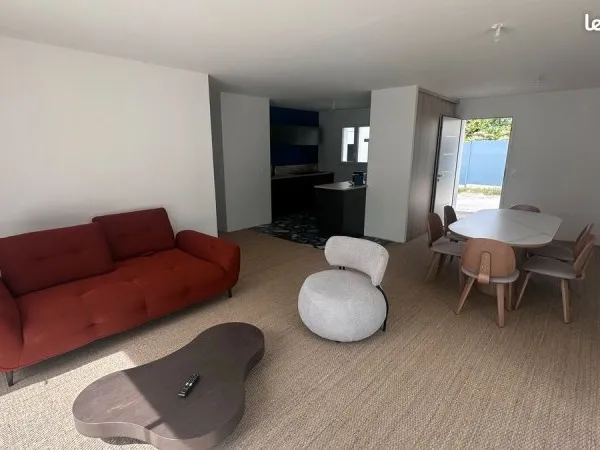 Maison neuve de plain-pied, meublée et entièrement équipée, très haut standing