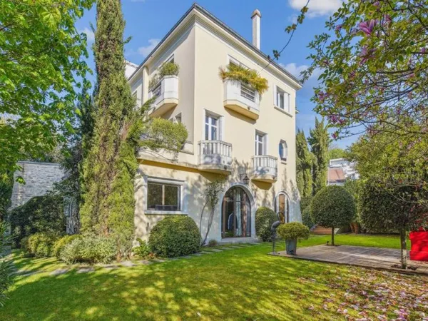 Maison individuelle 7 pièces 198 m²
