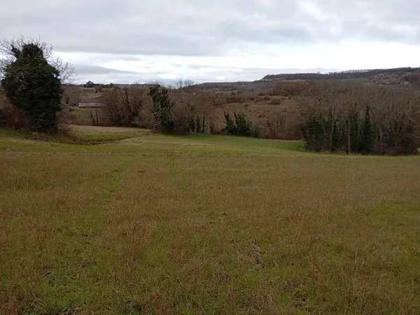 Terrain 741 m²