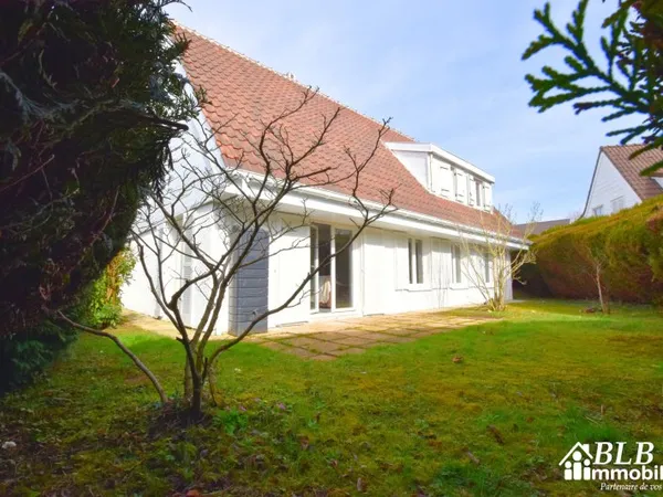 78690 LES ESSARTS LE ROI Belle maison de 7 pièces 5 cham