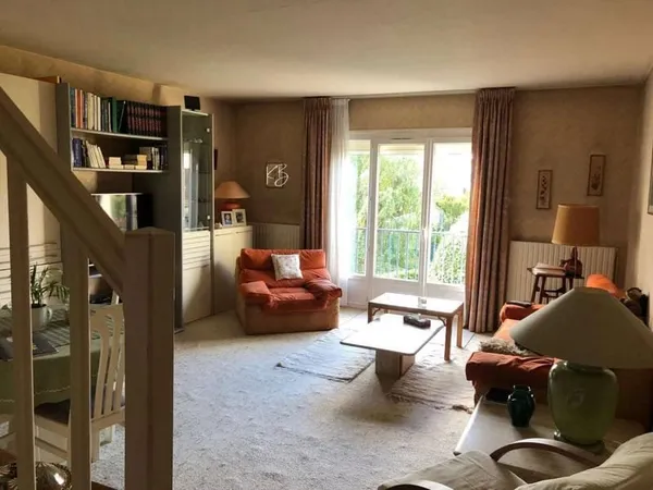 MAISON - ELANCOURT - QUARTIER NOUVELLE AMSTERDAM LES 7 MARES - COUR - GARAGE - JARDIN
