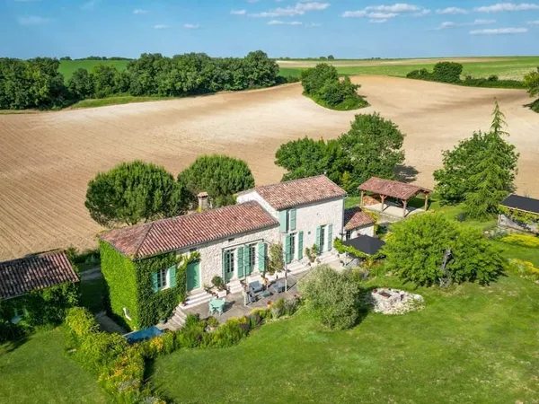 Maison 11 pièces 205 m²