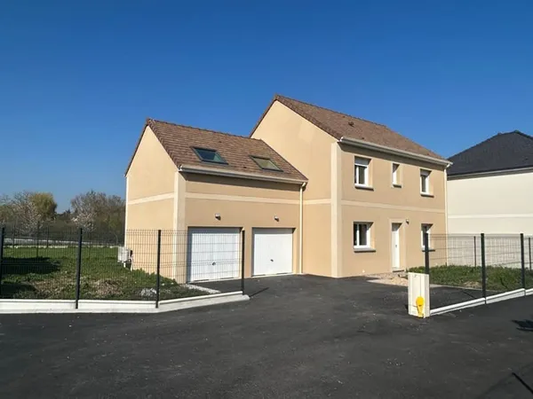 MAISON INDIVIDUELLE DE 2025 A VENDRE A PLAISIR