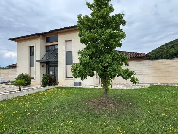 REMARQUABLE ENSEMBLE IMMOBILIER