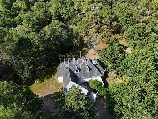 Villa 9 pièces 222 m²