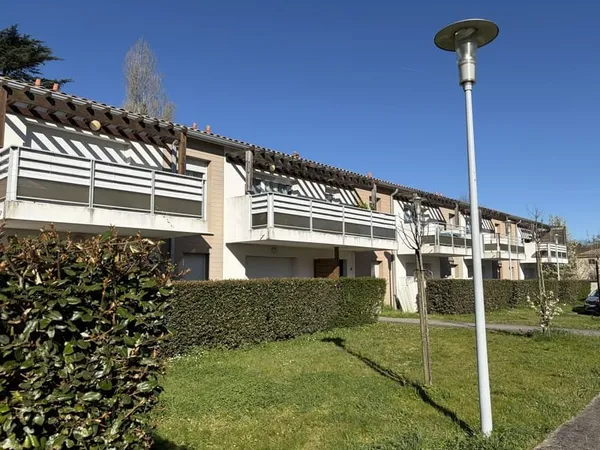 Appartement T3 avec balcon, libre de tout occupation à parti