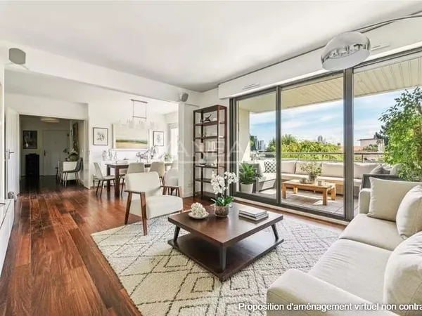 SURESNES - Appartement familial avec terrasse et balcon.