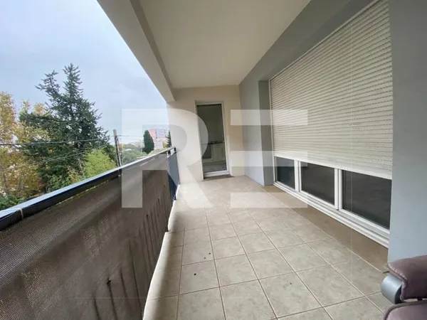 APPARTEMENT AVEC TERRASSE ET PARKING