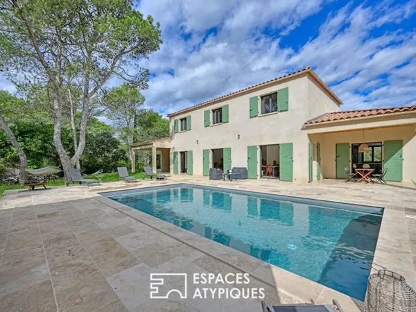 Bastide contemporaine avec piscine et tiny house au coeur de la nature