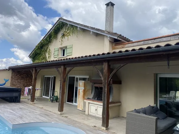 Maison en pierre 8 pièces 220 m²