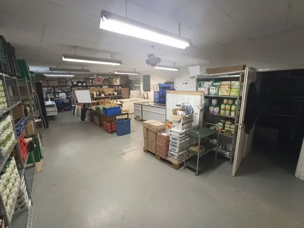 Local Professionnel de 200 m² à SAINT-JUNIEN !