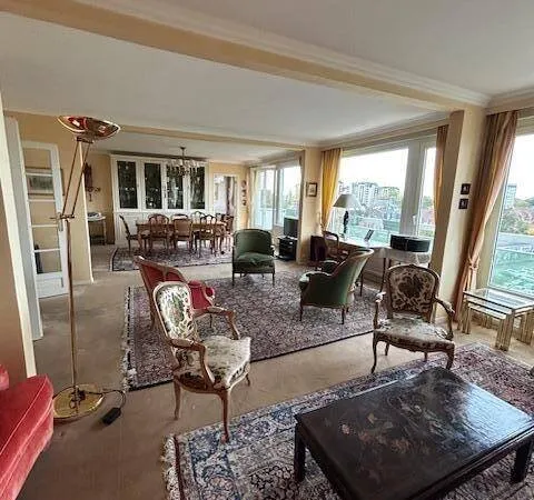 Appartement 12 pièces 203 m²