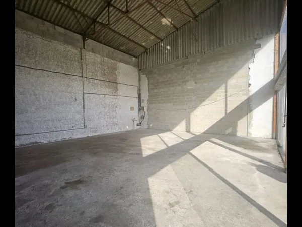 Immeuble commercial 87 m²