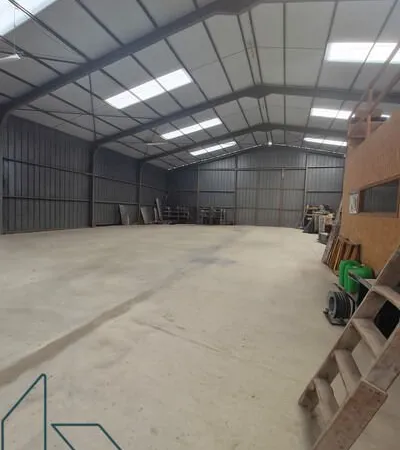 Local d’activité et entrepôt Location Surzur  500m² 2750€