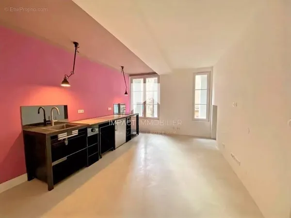 Appartement T2 atypique sur HYERES centre