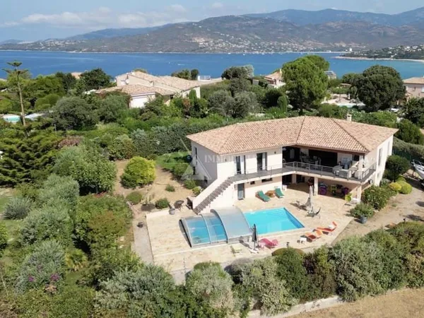 Villa 6 pièces 202 m²