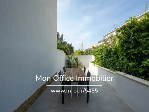 Référence : 5455-MDI - Appartement de 118m2 avec 2 places de parking à 15 minutes du port de Bandol 
