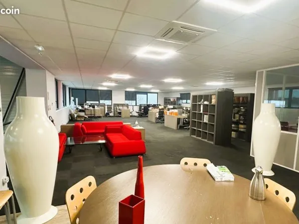 516 m2 - Location bureaux 298m2 + dépôt Andrézieux 198 m2 - Très bonne situation - Sans travaux