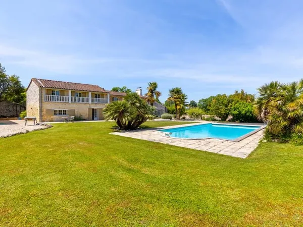Maison familiale de caractère 370 m2 Piscine 8000 m2 d