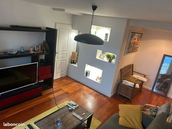 Appartement 4 pièces 67m2 Entièrement rénové cartier commanderie/frange verte