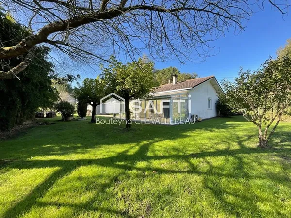 Maison plain-pied avec 2 chambres et garage sur parcelle de 5215m2