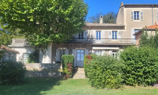 Ancienne Magnanerie avec nombreuses dépendances sur un terrain de 7has