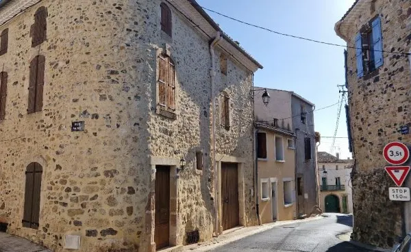 Très belle maison de village avec garage et terrasse