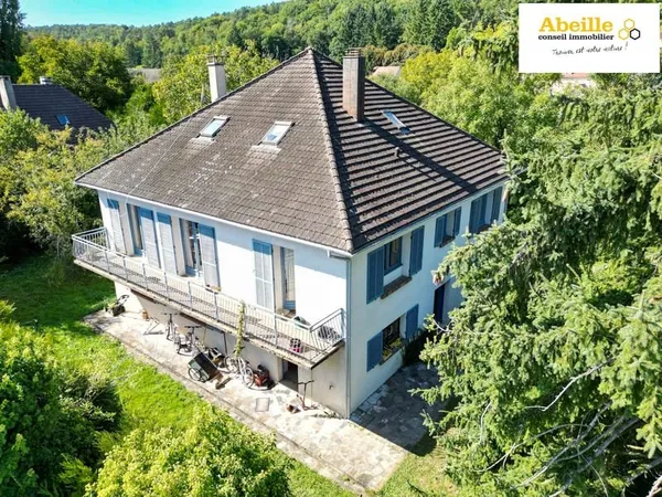 MAISON TRADITIONNELLE DE 237 M2 HAB. SUR SOUS-SOL TERRAIN 12