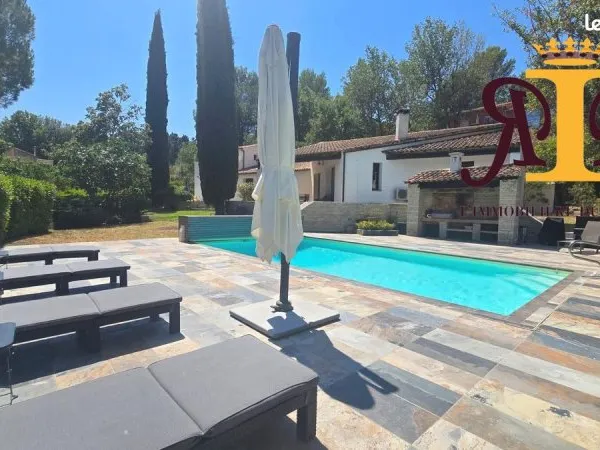 Propriété 5 pièces 187 m²