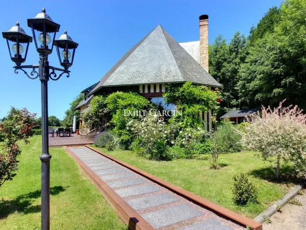 Très jolie maison de style normand aux portes de Deauville - Dépendance - Grand jardin
