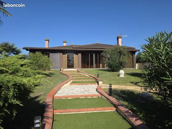 Maison 7 pièces 240 m²